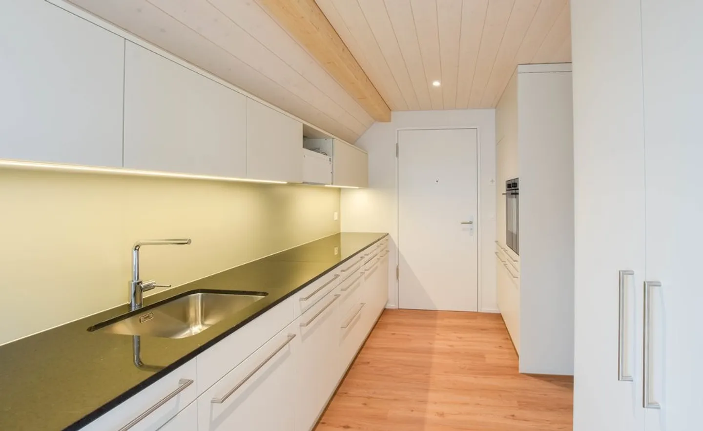 Modern 2.5-Room Apartment - Photo 3 of 8