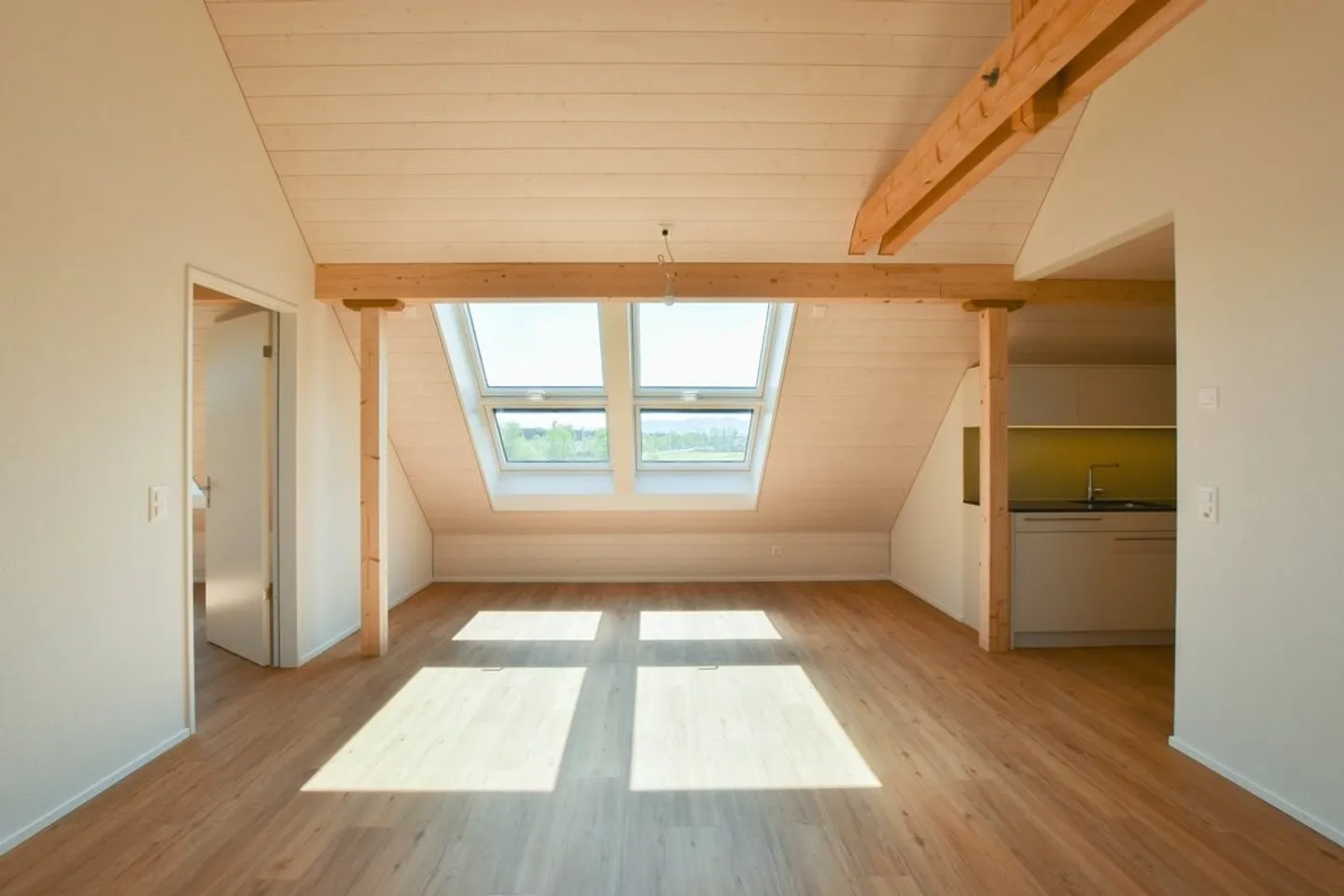 Modern 2.5-Room Apartment - Photo 6 of 8