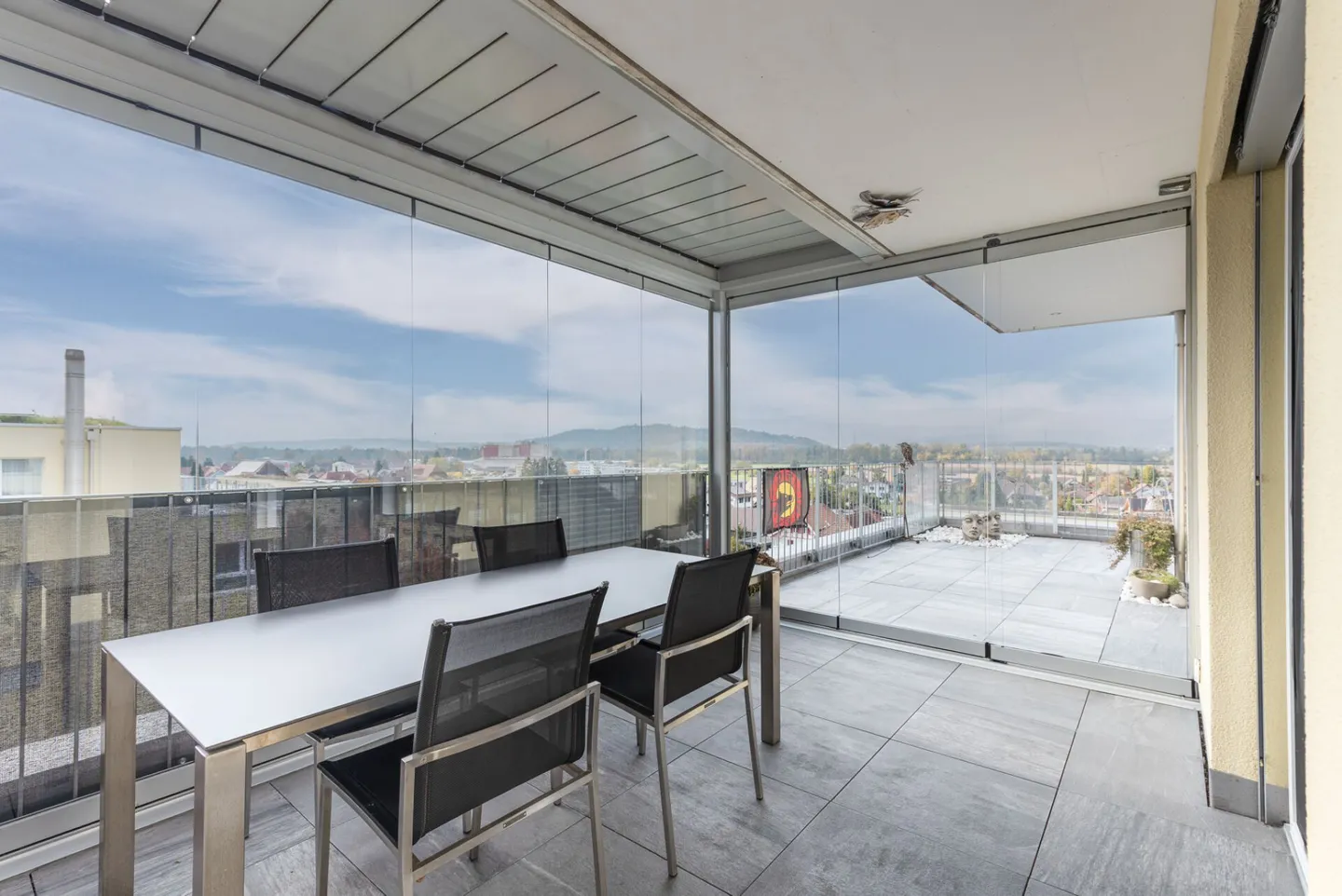 Appartamento attico da 5,5 stanze da sogno incluso due posti auto - Foto 2 di 23