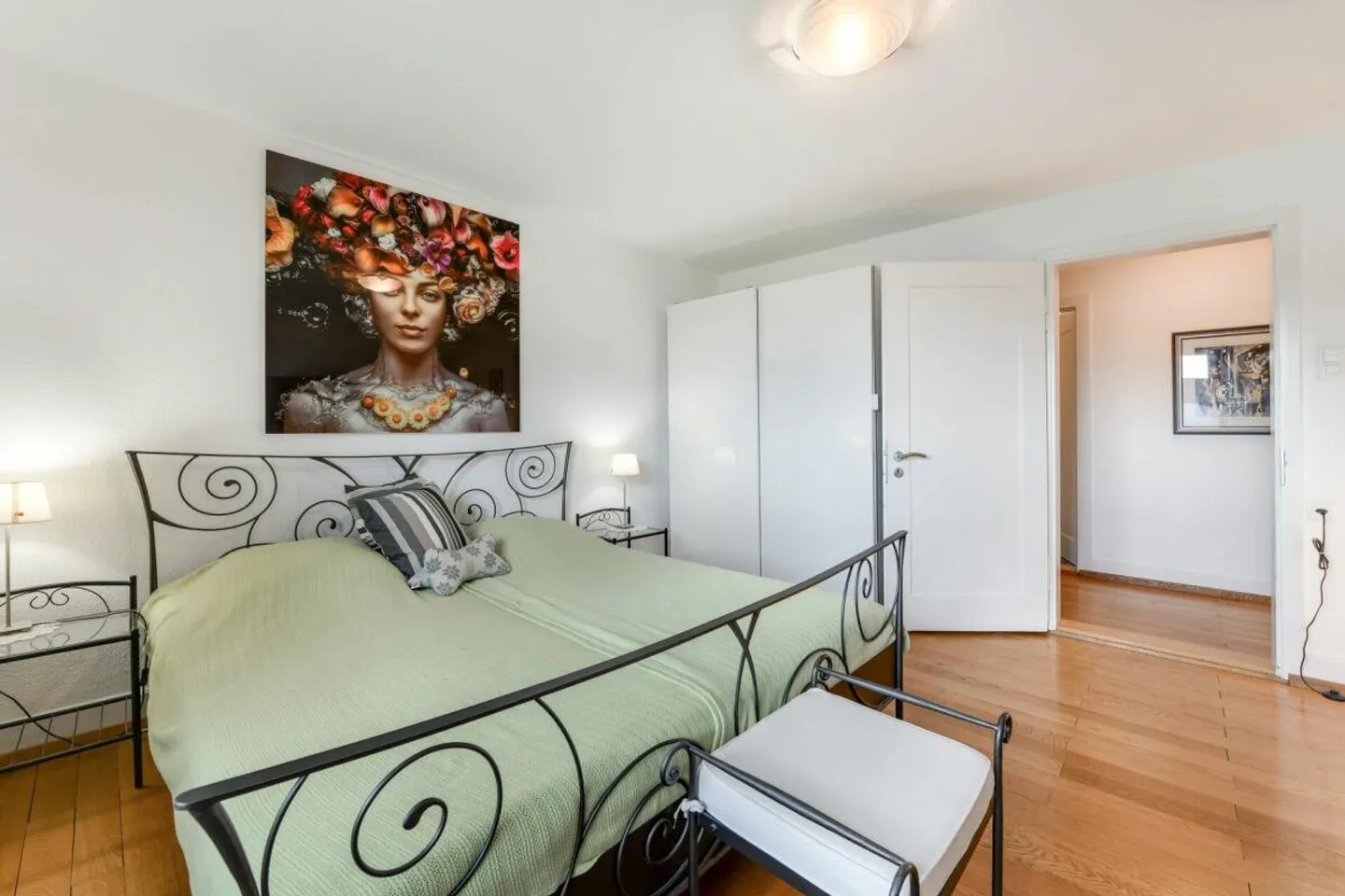 Single-family house with a separate apartment, PV system & 10 rooms - ideal for families - Photo 5 of 23