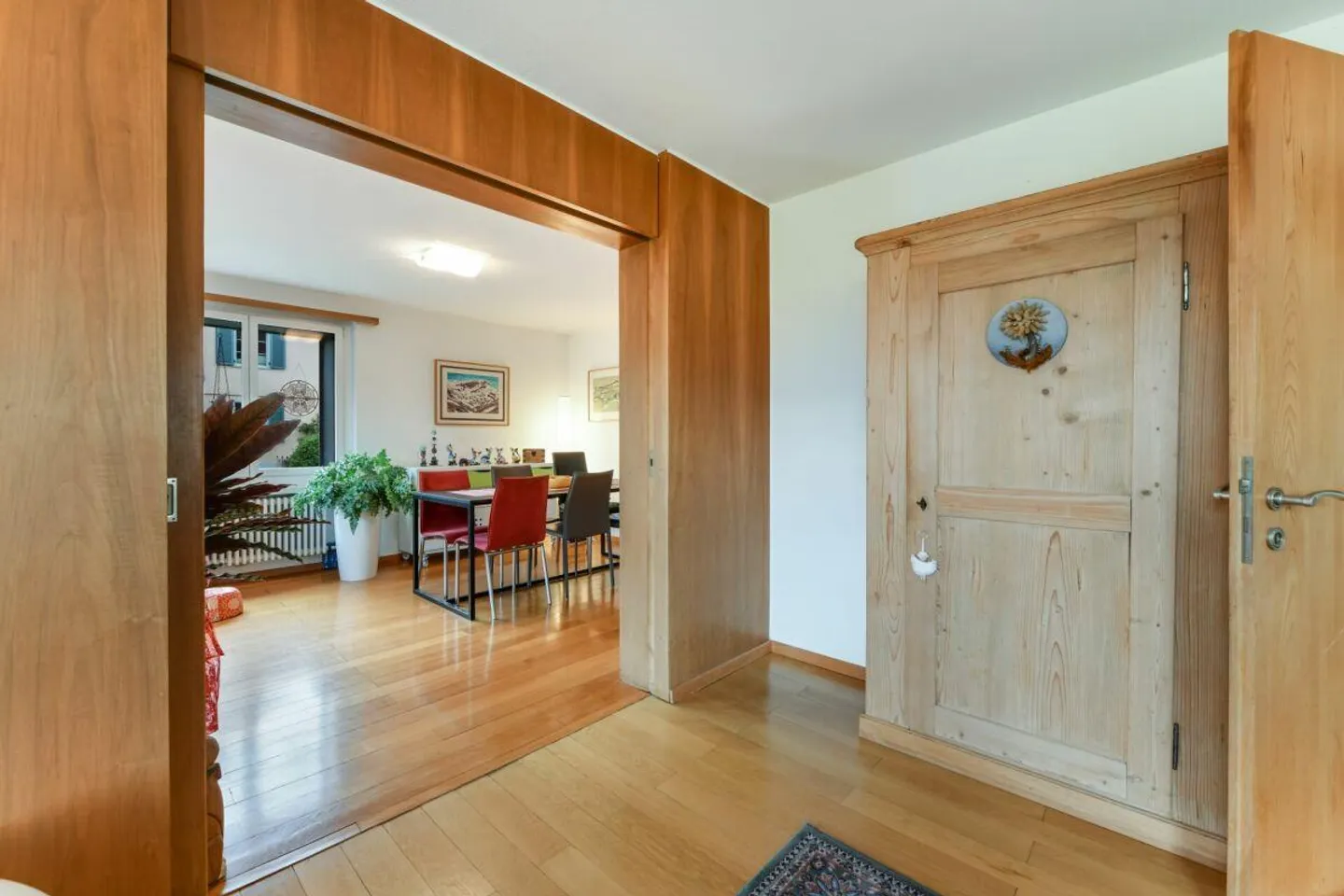 Single-family house with a separate apartment, PV system & 10 rooms - ideal for families - Photo 6 of 23