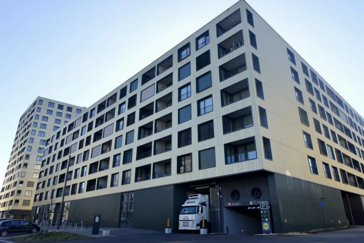 MOYO - Appartement moderne en or - Photo 1 sur 8