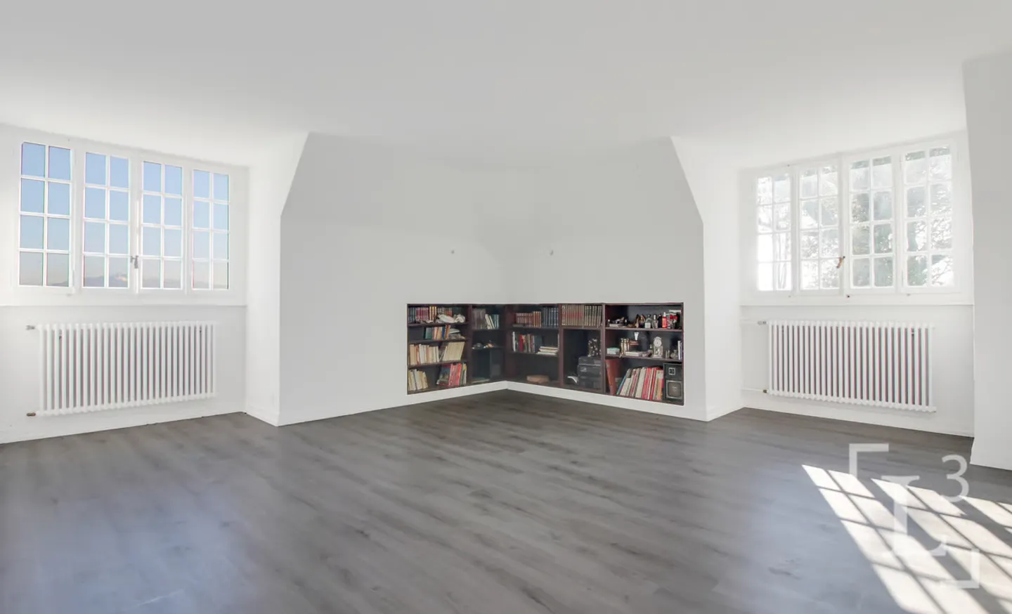 Character property with large garden and lake view - Photo 8 of 13