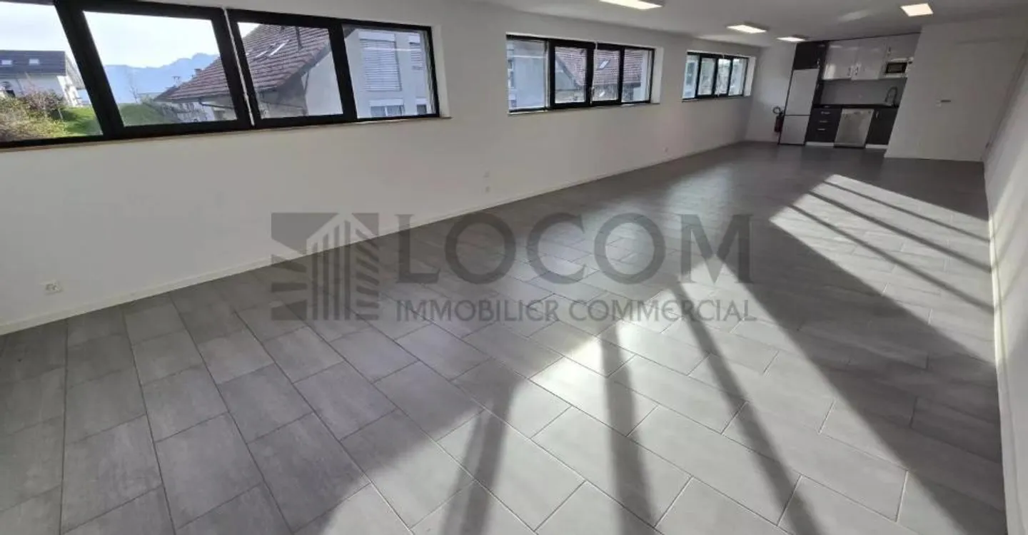 Modern premises of 70 m² with equipped kitchen and parking - Photo 1 of 10
