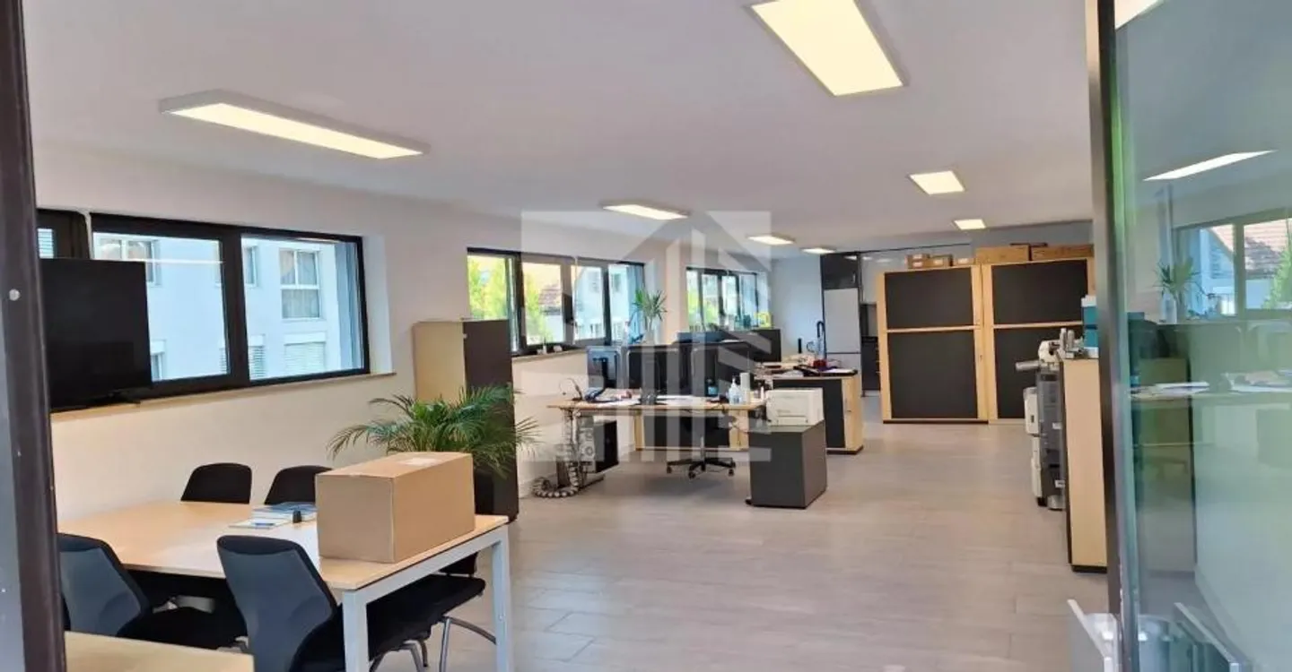 Modern premises of 70 m² with equipped kitchen and parking - Photo 2 of 10
