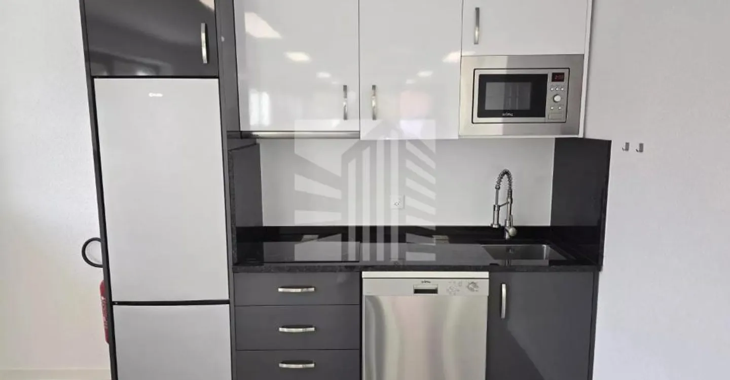 Modern premises of 70 m² with equipped kitchen and parking - Photo 6 of 10