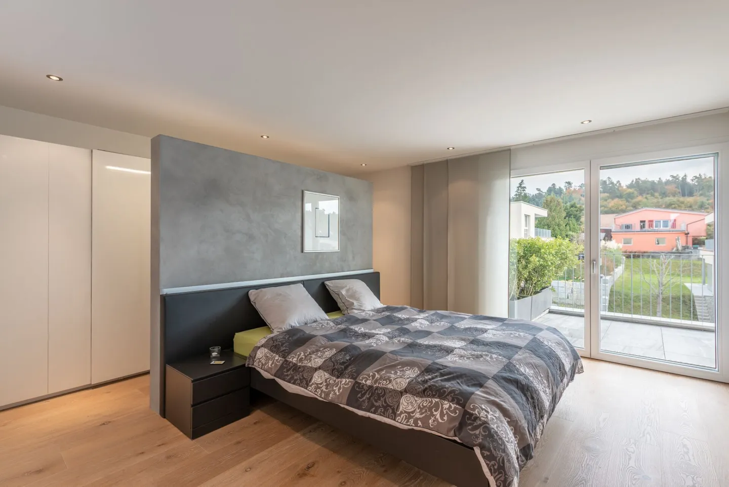 Appartamento attico da 5,5 stanze da sogno incluso due posti auto - Foto 9 di 23