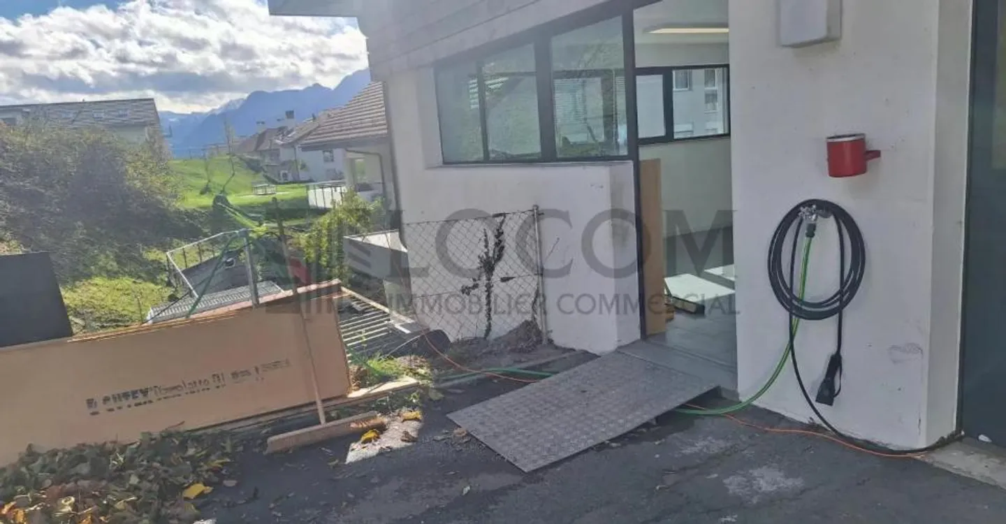 Modern premises of 70 m² with equipped kitchen and parking - Photo 9 of 10