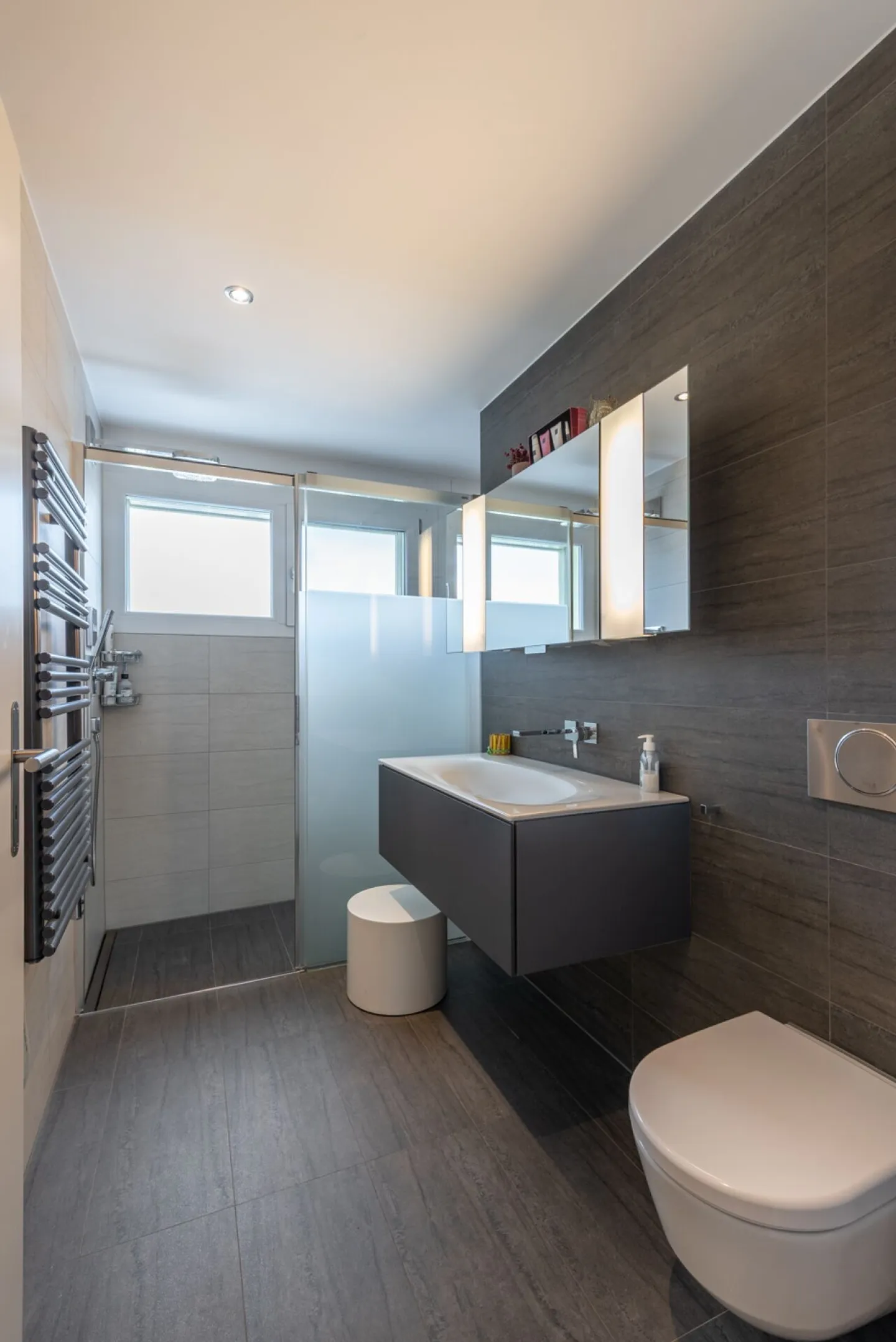 Appartamento attico da 5,5 stanze da sogno incluso due posti auto - Foto 12 di 23