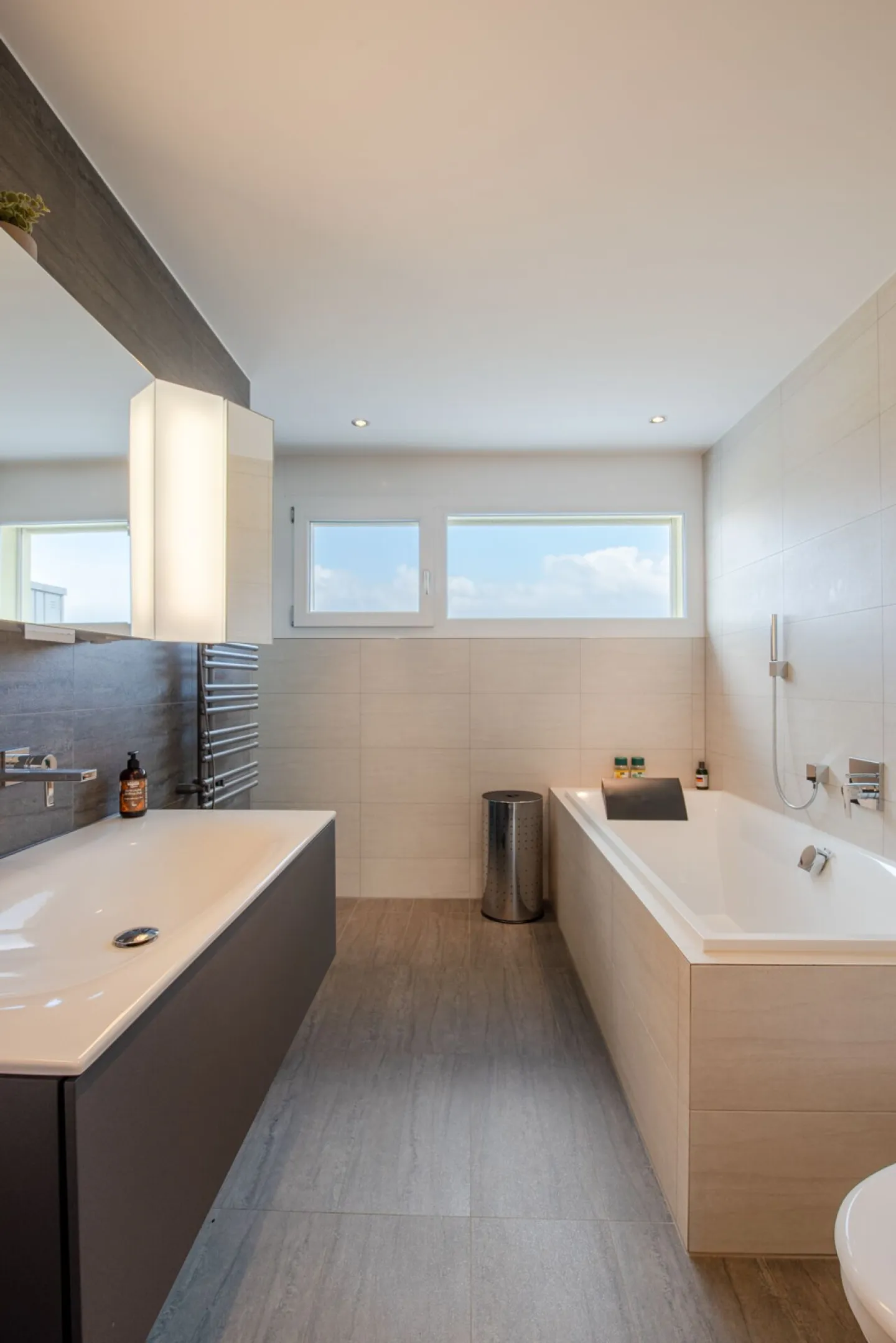 Appartamento attico da 5,5 stanze da sogno incluso due posti auto - Foto 13 di 23