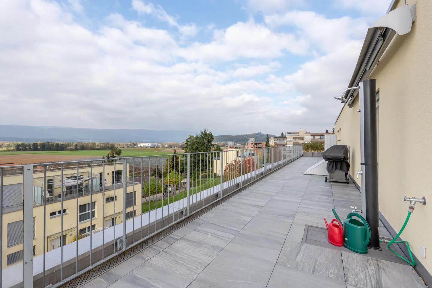 Appartamento attico da 5,5 stanze da sogno incluso due posti auto - Foto 15 di 23