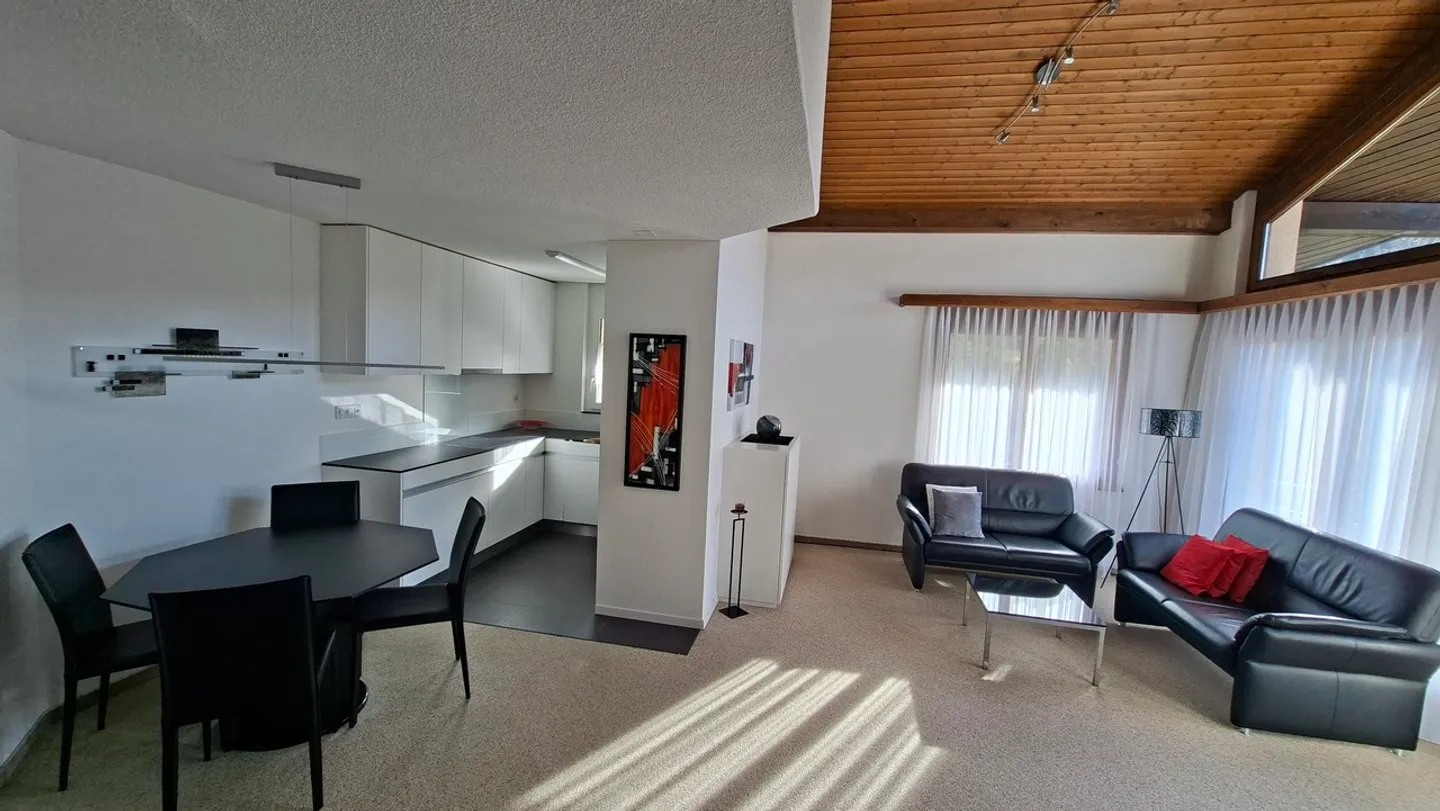 Appartement de vacances moderne et rénové entièrement équipé et meublé - Photo 4 sur 12