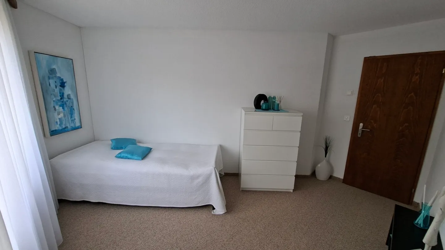 Appartement de vacances moderne et rénové entièrement équipé et meublé - Photo 7 sur 12