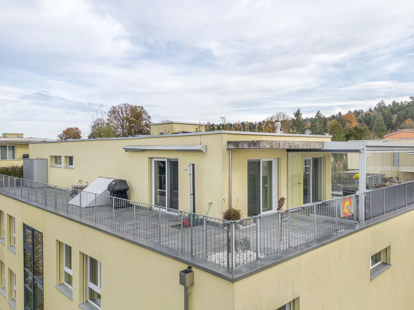 Appartamento attico da 5,5 stanze da sogno incluso due posti auto - Foto 21 di 23