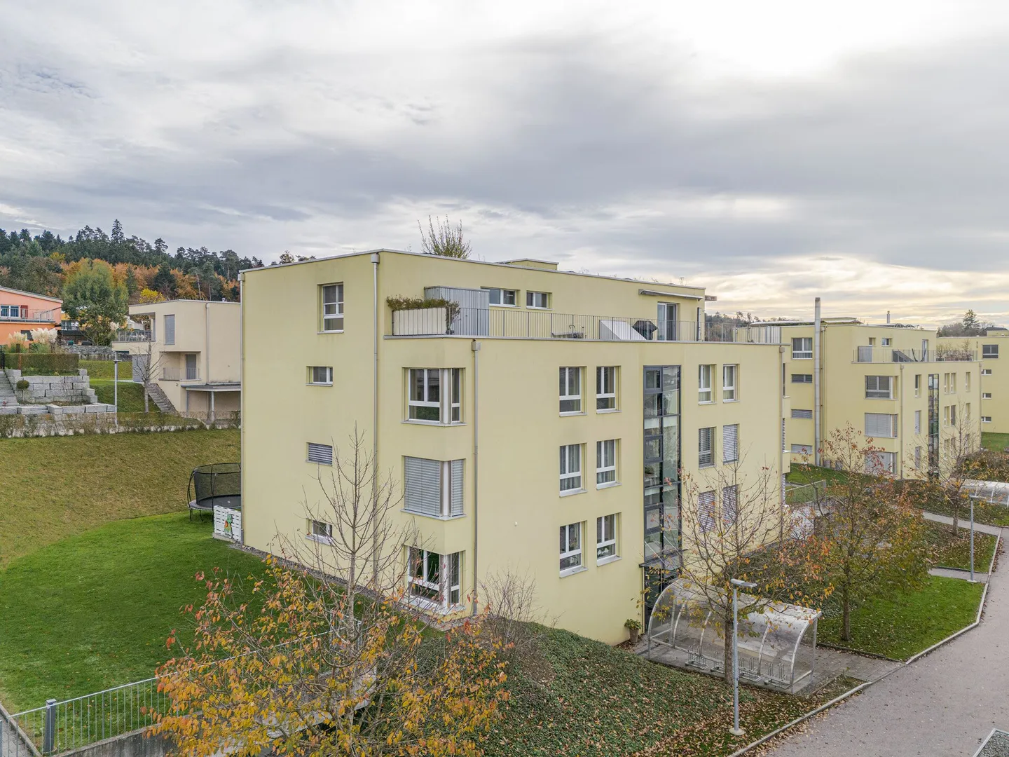 Appartamento attico da 5,5 stanze da sogno incluso due posti auto - Foto 23 di 23