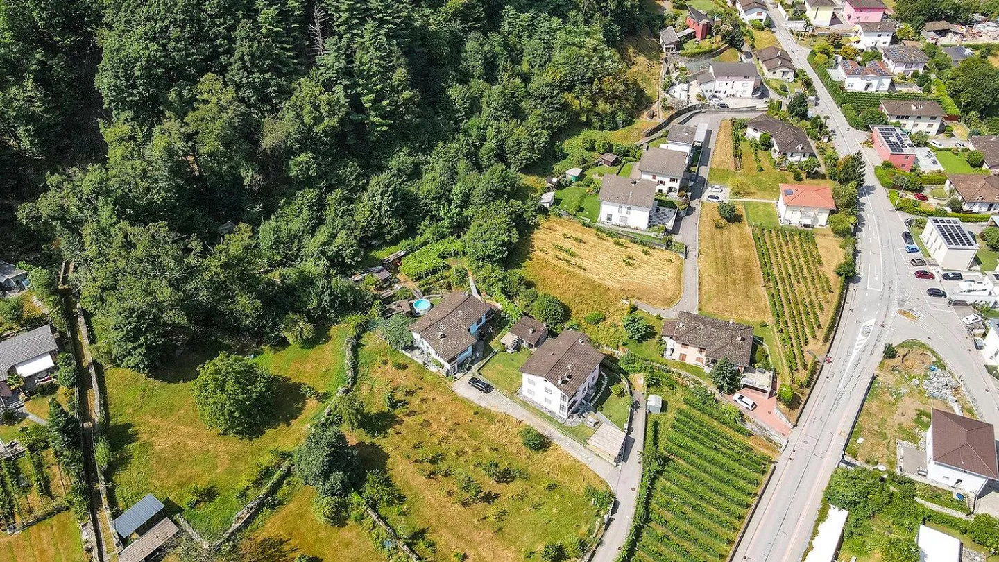 Zone de construction à Centovalli, zone résidentielle - Photo 4 sur 13