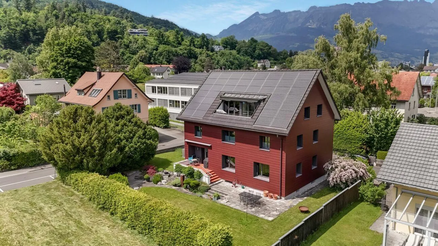 Single-family house with a separate apartment, PV system & 10 rooms - ideal for families - Photo 22 of 23