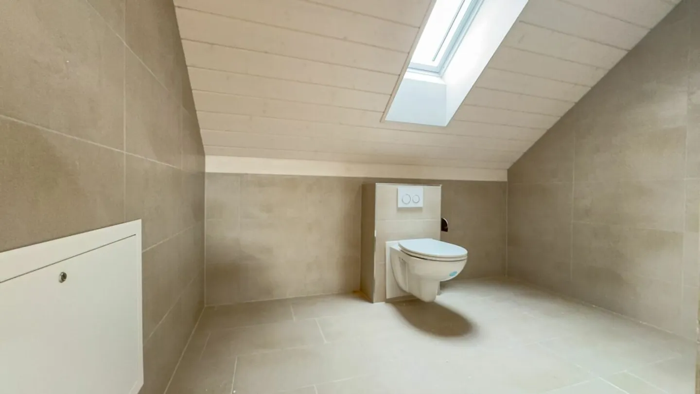 Modern Family Home - Photo 5 of 10