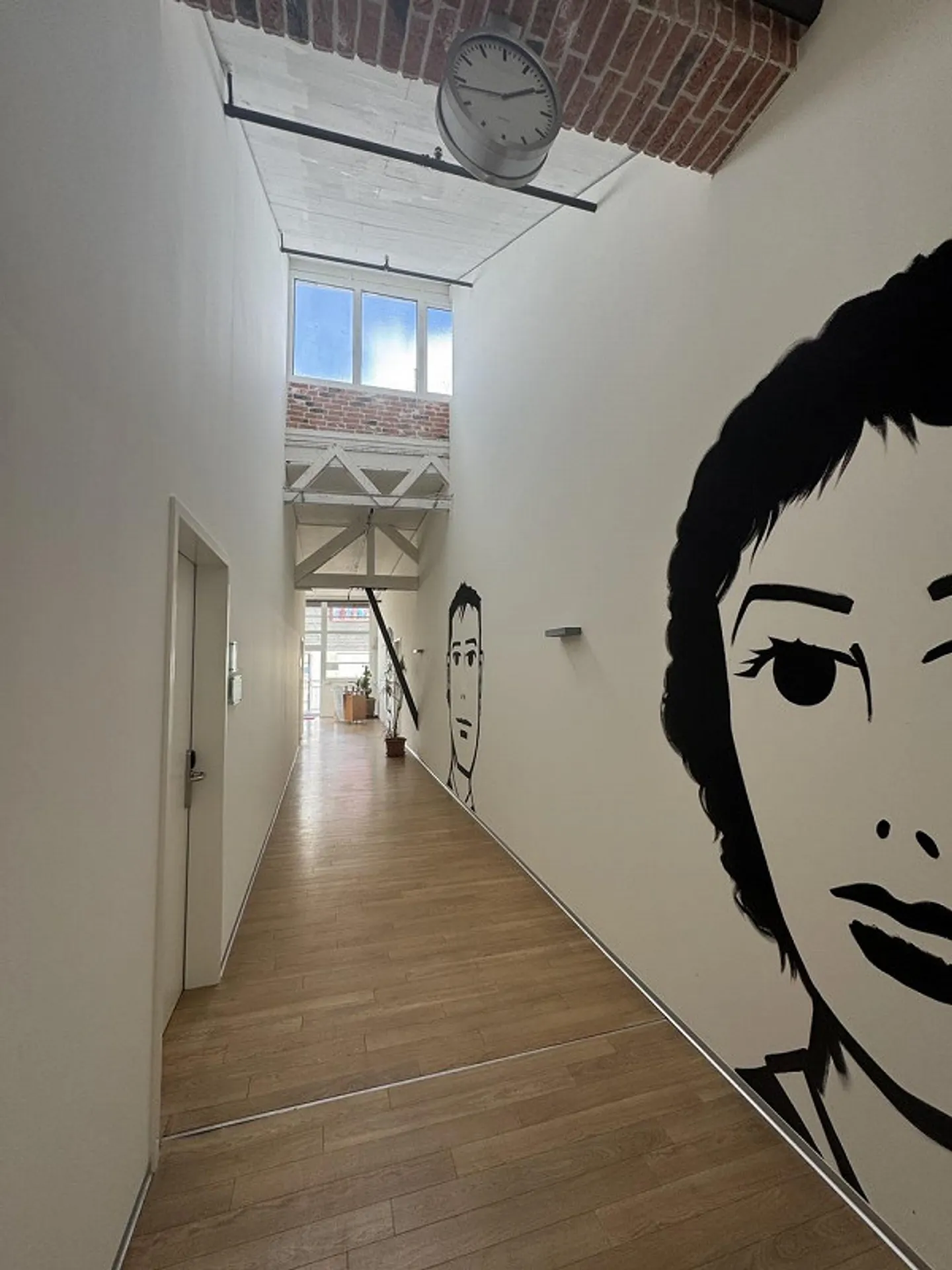 Spazio ufficio o commerciale LOFT luminoso e spazioso - Foto 2 di 9