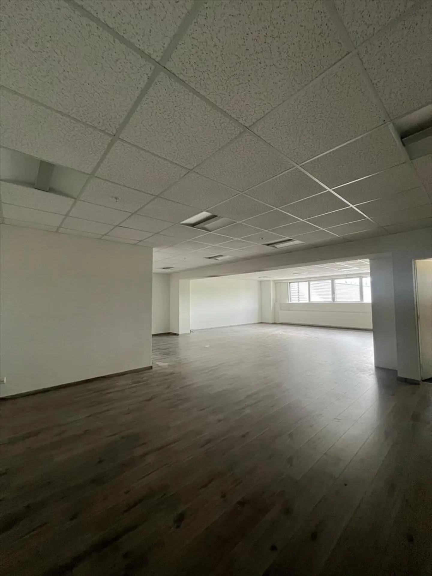 Espace lumineux idéal pour formation ou institut  accès rapide aut... - Photo 3 sur 3