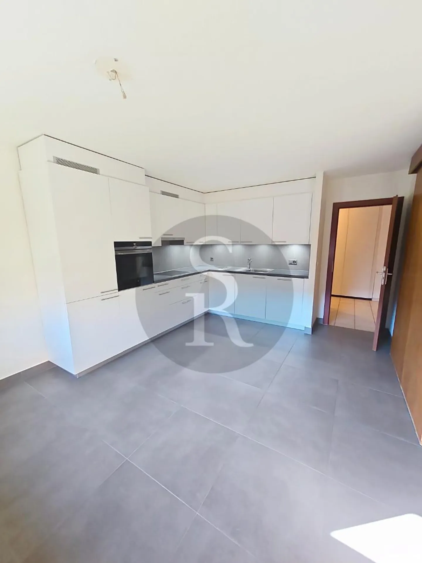 4.5 Room Apartment - Photo 3 of 10