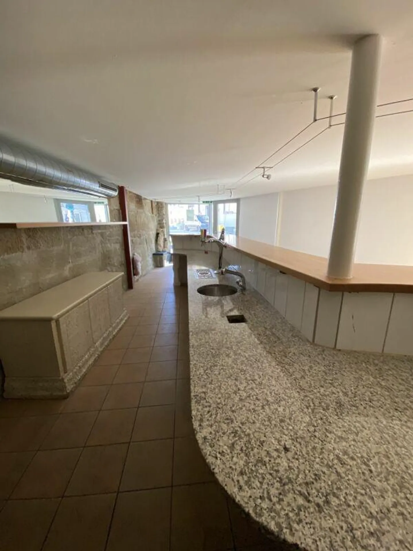 Nel cuore del centro del villaggio, le tue idee creative trovano spazio - Foto 9 di 16