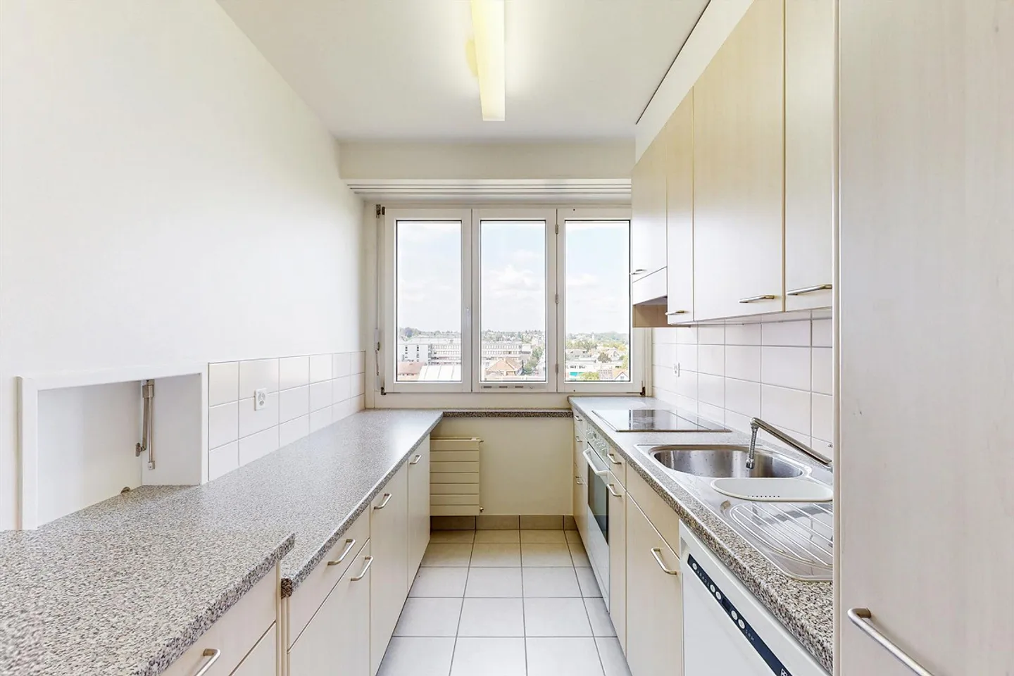 Now benefit: Exclusive move-in offer! - Photo 2 of 12