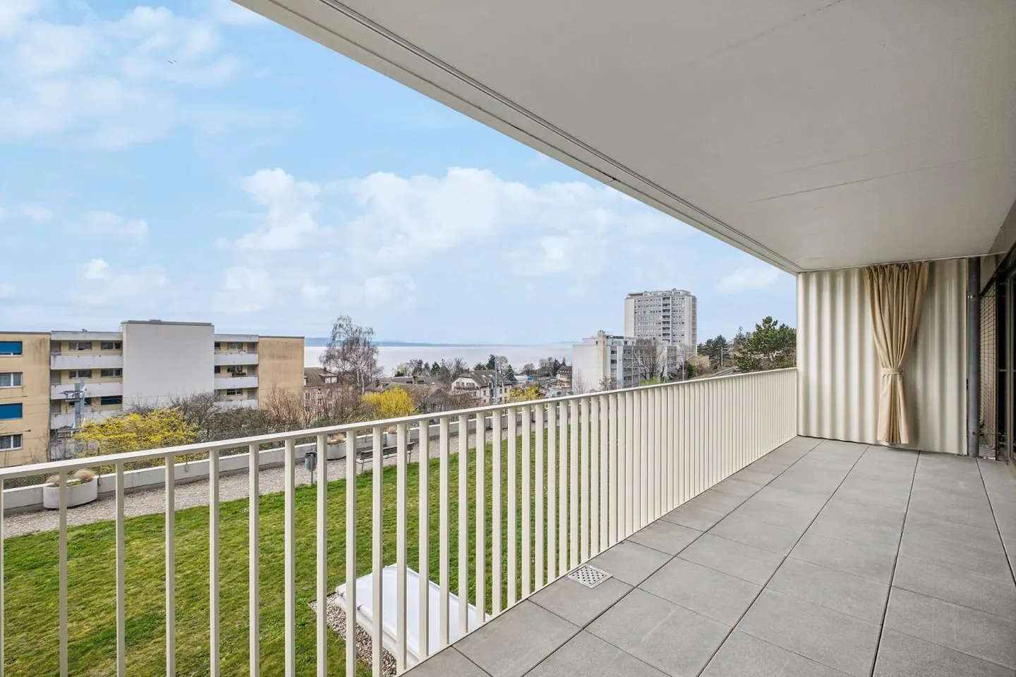 Appartement Moderne avec Vue sur le Lac - Photo 7 sur 8