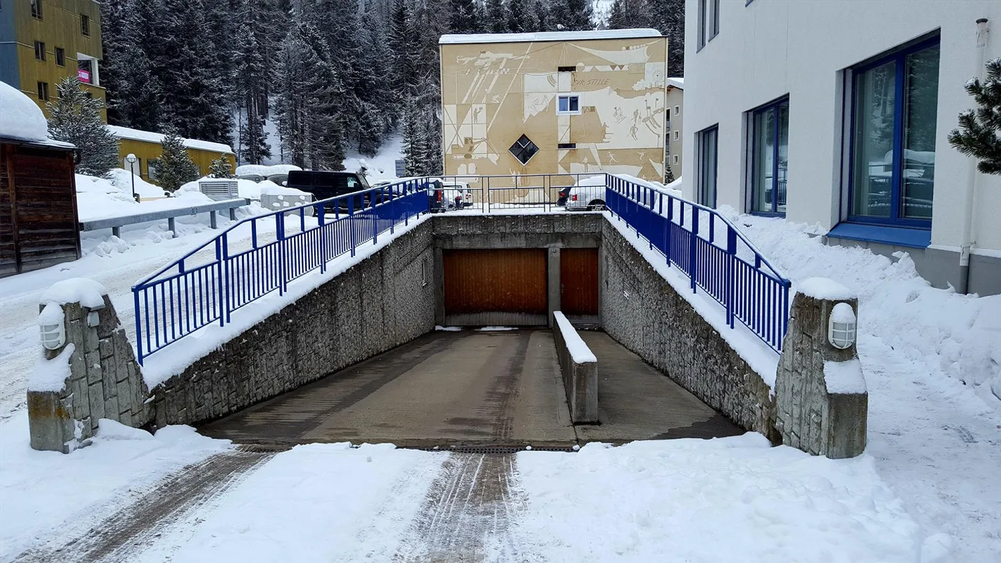 Place de parking dans un garage - Photo 1 sur 1