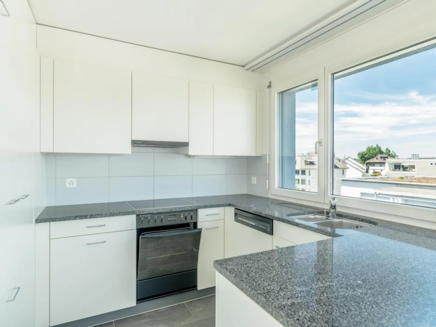Beautiful penthouse apartment in a central location - Photo 2 of 10