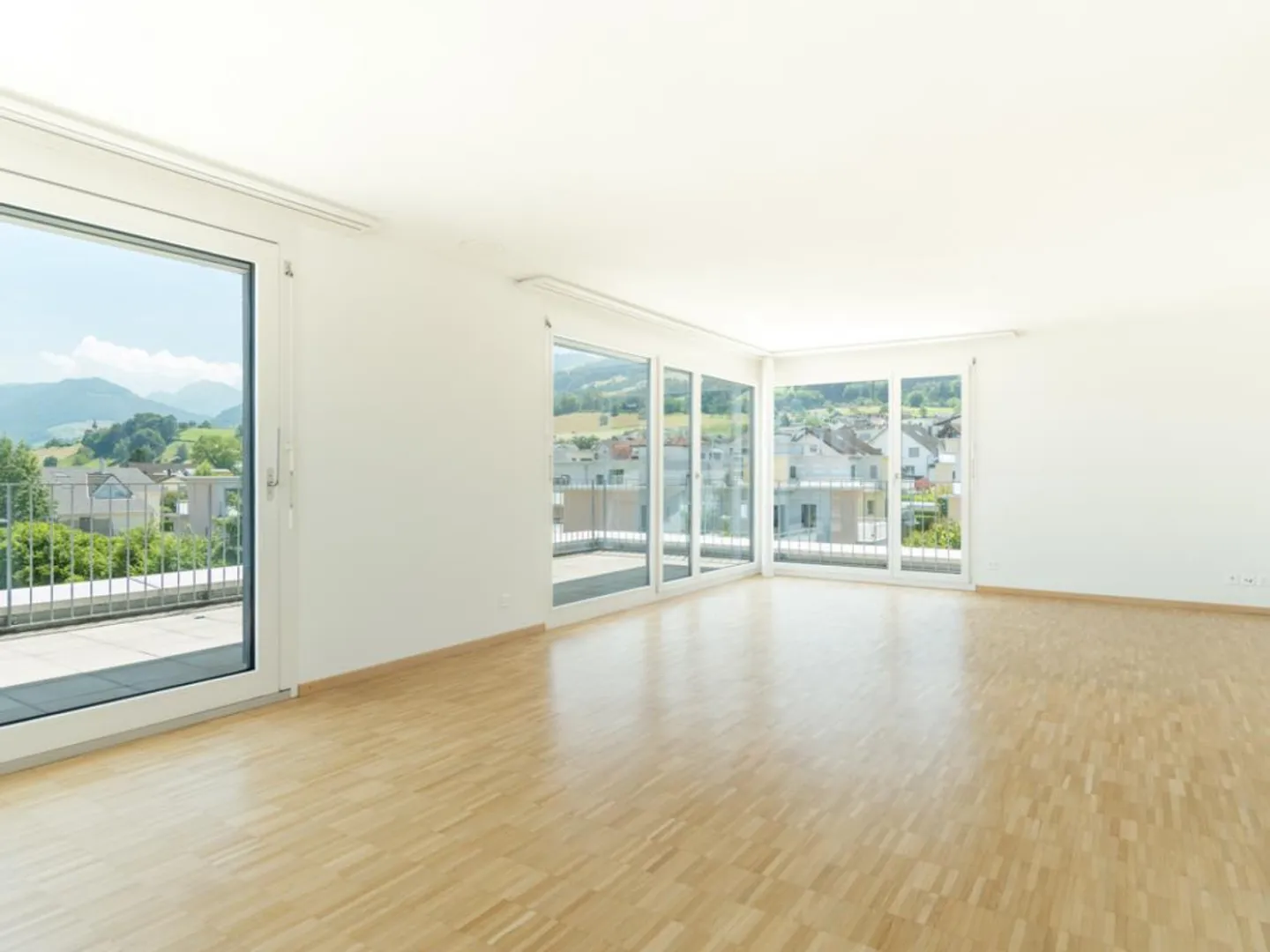 Beautiful penthouse apartment in a central location - Photo 3 of 10
