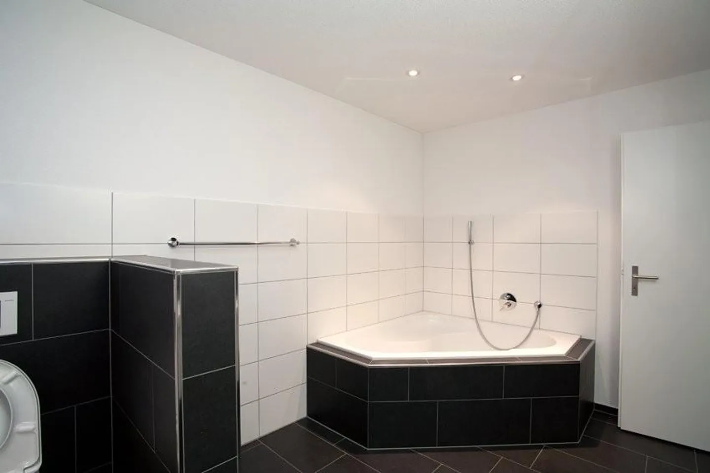 Moderne 3.5-Zi.-Wohnung mit Grünfläche - Foto 6 von 10