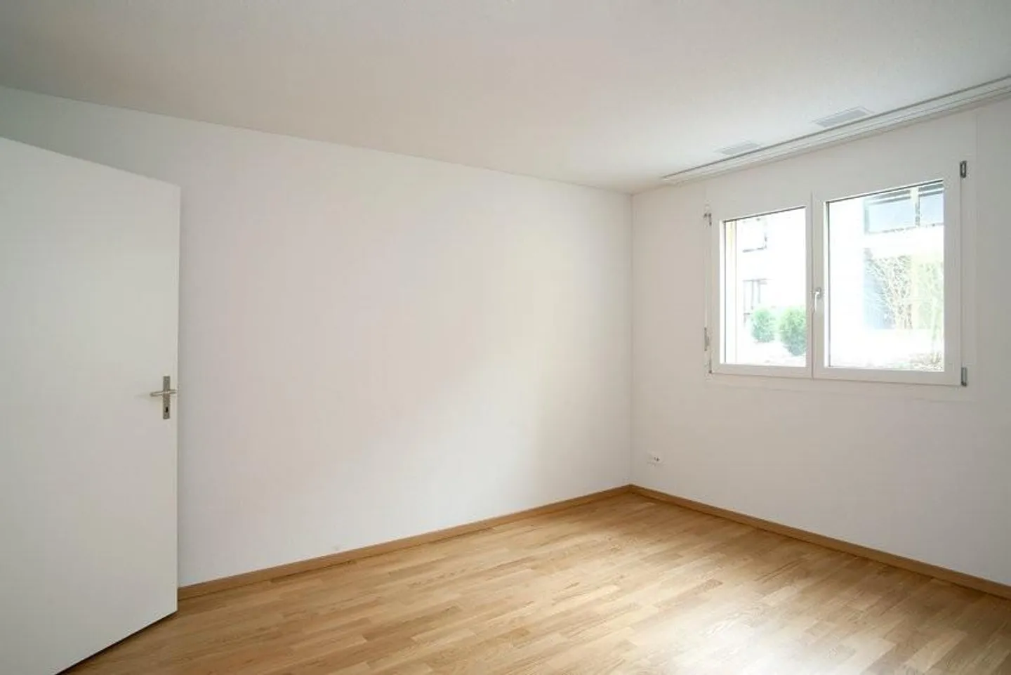 Moderne 3.5-Zi.-Wohnung mit Grünfläche - Foto 8 von 10