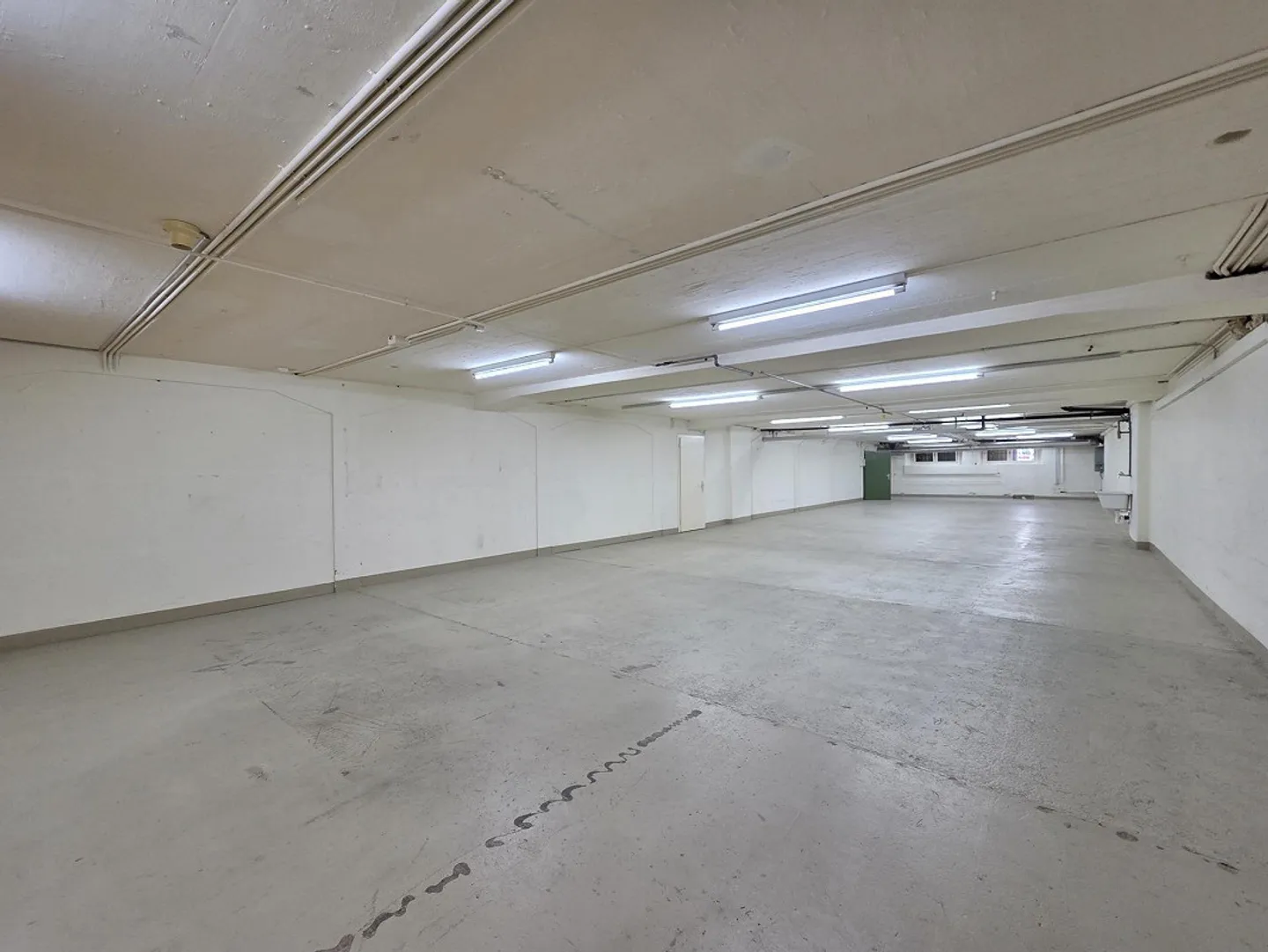 Espace commercial polyvalent dans un emplacement central - Photo 1 sur 6