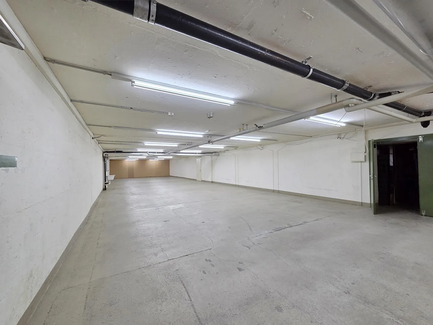 Espace commercial polyvalent dans un emplacement central - Photo 2 sur 6