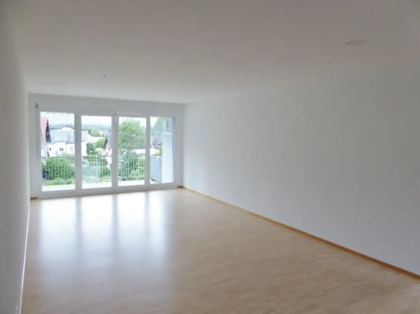 Spacious 2.5 Room Apartment - Photo 3 of 7