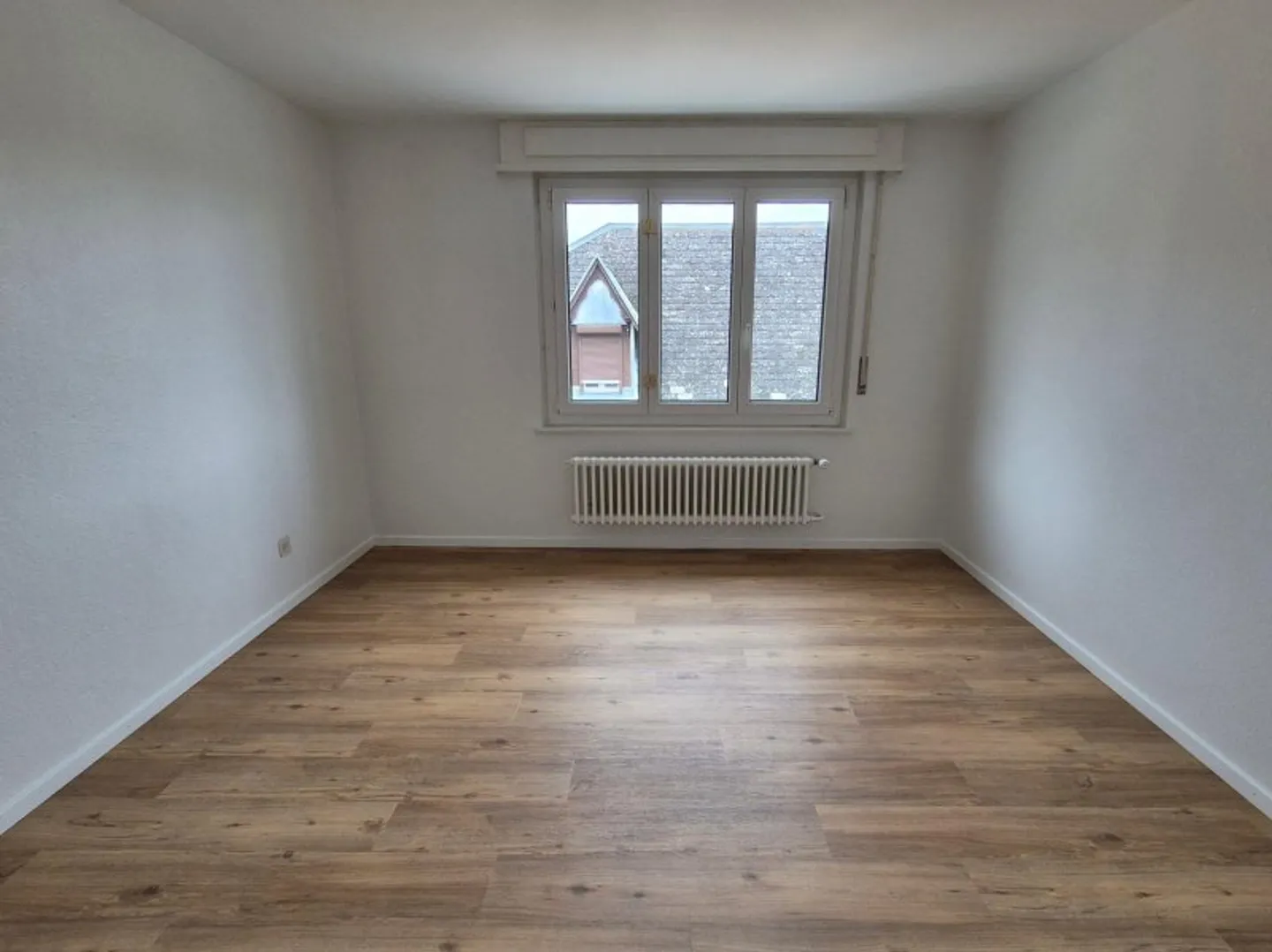 00145 - 3-Zimmer-Wohnung - Rouges-Terres 33 A - HAUTERIVE - Foto 2 von 6