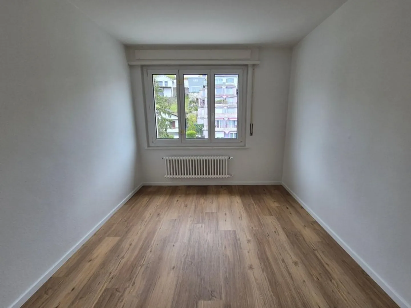 00145 - 3-Zimmer-Wohnung - Rouges-Terres 33 A - HAUTERIVE - Foto 3 von 6