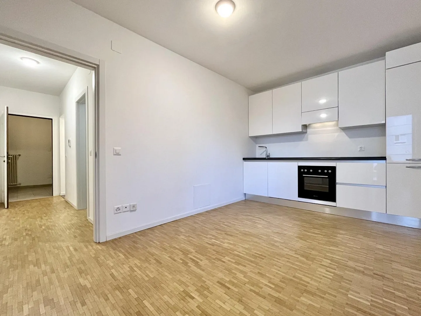 IDEALE INVESTITION 5% RENDITE IN COLDRERIO - Foto 1 von 9