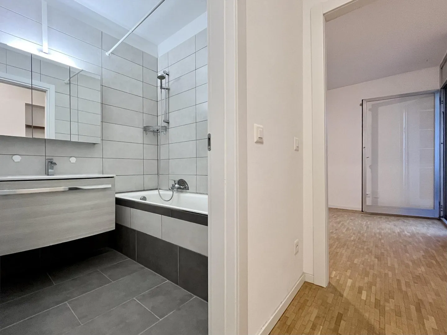 IDEALE INVESTITION 5% RENDITE IN COLDRERIO - Foto 4 von 9