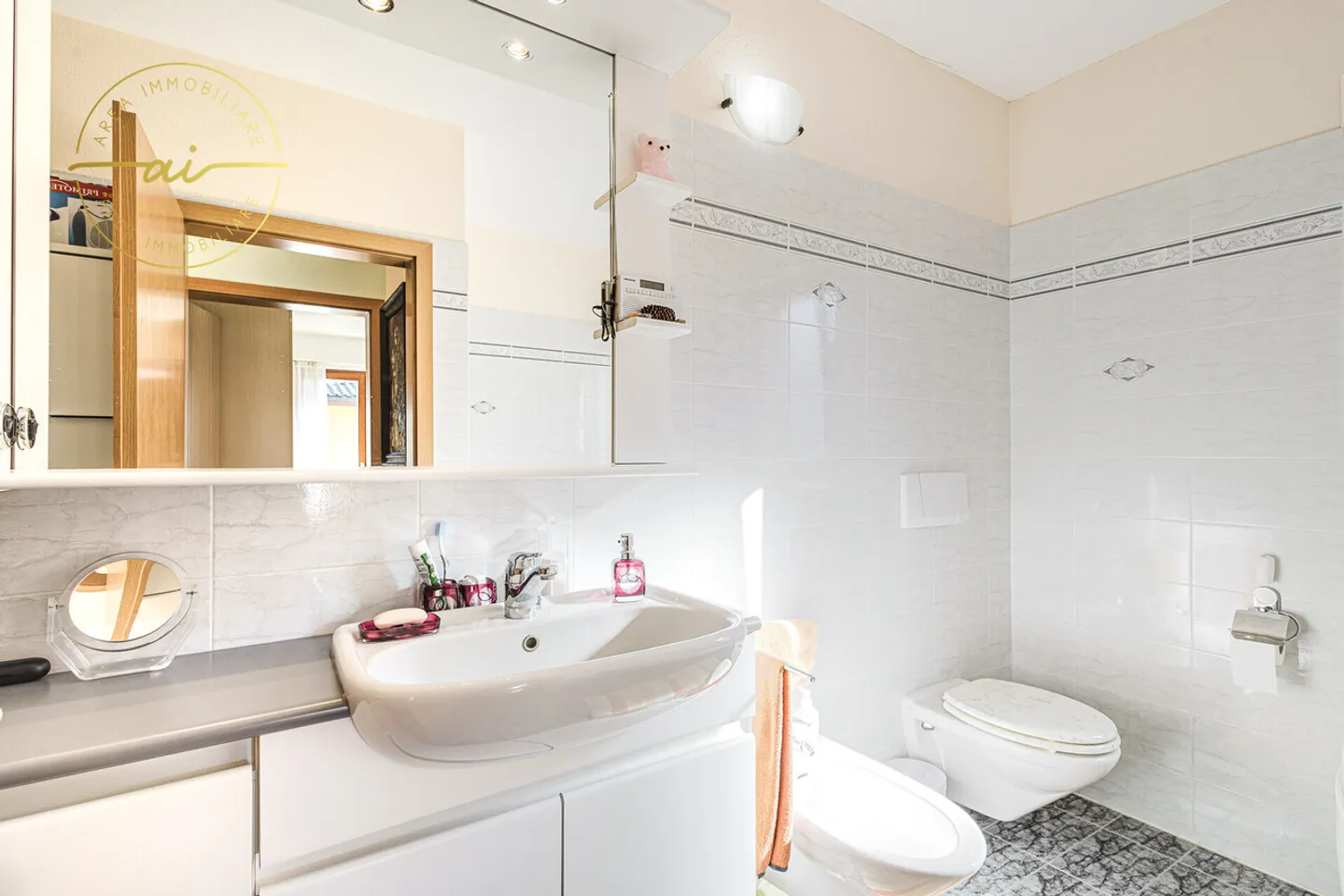 SPLENDID HOUSE WITH GARDEN A FEW STEPS FROM THE LAKE - Photo 12 of 13