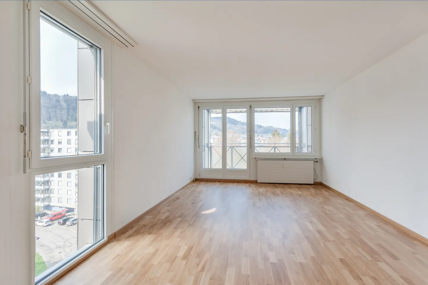 Cozy apartment with generous layout - Photo 2 of 6