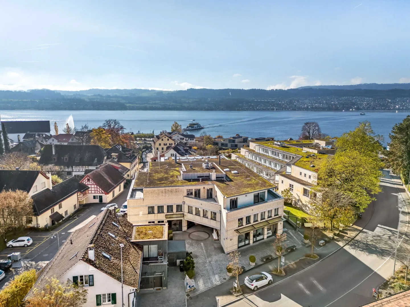 PREMIÈRE UTILISATION APRÈS RÉNOVATION COMPLÈTE DANS UN EMPLACEMENT CENTRAL À MEILEN - APPARTEMENT EN ATTIQUE PROCHE DU LAC DE ZURICH - Photo 1 sur 14