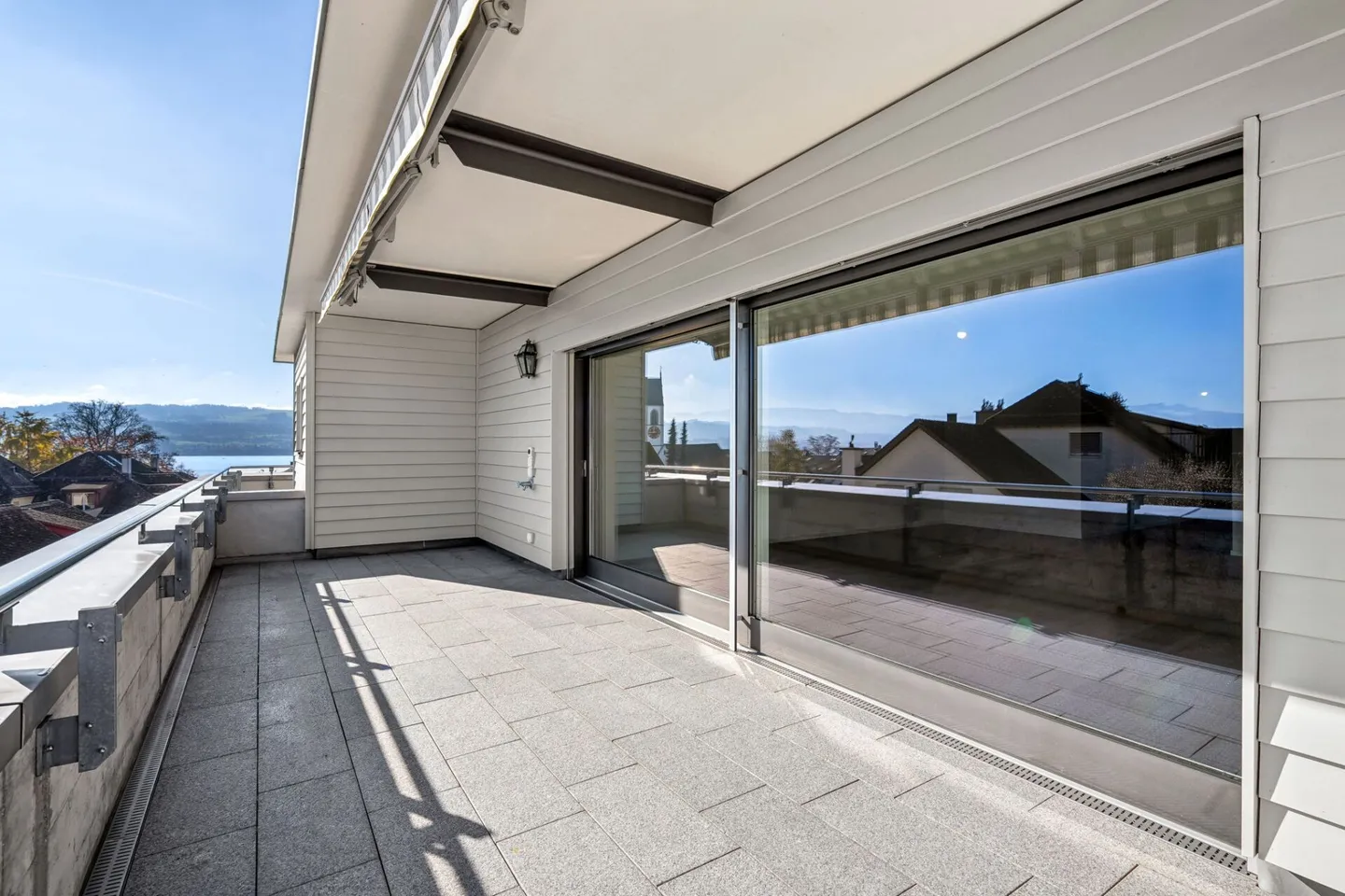 PREMIÈRE UTILISATION APRÈS RÉNOVATION COMPLÈTE DANS UN EMPLACEMENT CENTRAL À MEILEN - APPARTEMENT EN ATTIQUE PROCHE DU LAC DE ZURICH - Photo 4 sur 14