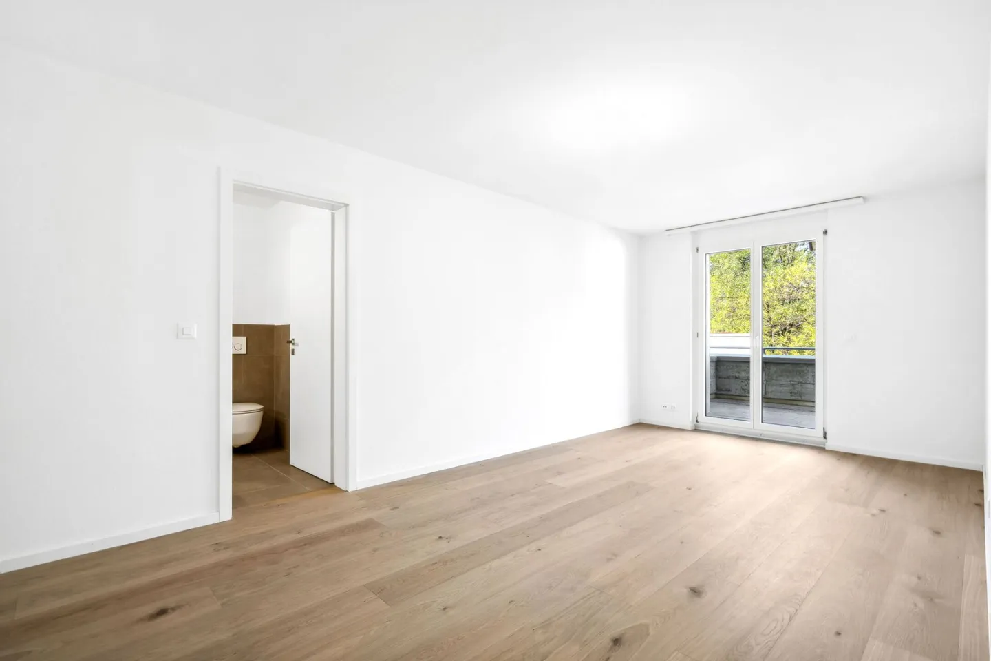 PREMIÈRE UTILISATION APRÈS RÉNOVATION COMPLÈTE DANS UN EMPLACEMENT CENTRAL À MEILEN - APPARTEMENT EN ATTIQUE PROCHE DU LAC DE ZURICH - Photo 11 sur 14