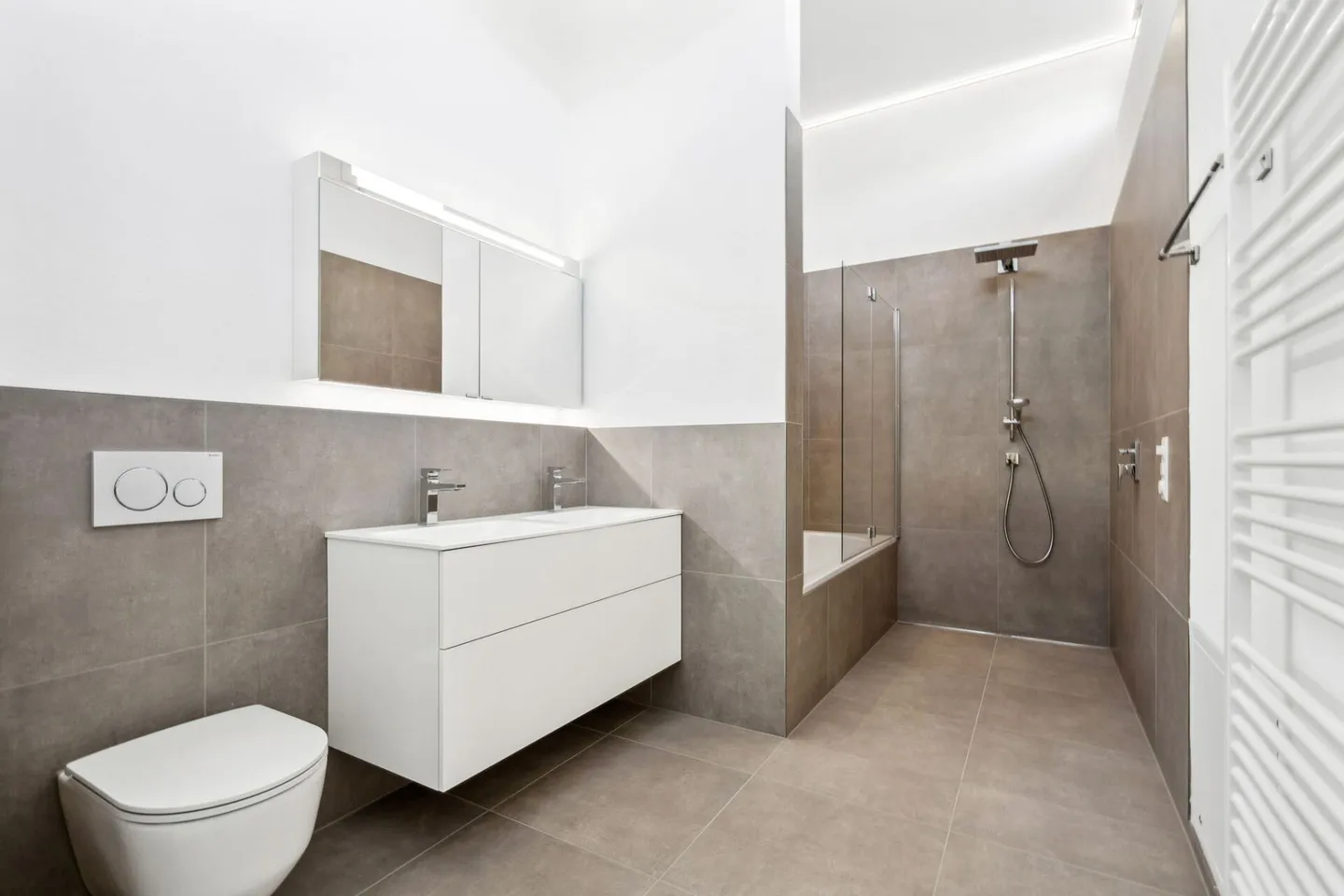 PREMIÈRE UTILISATION APRÈS RÉNOVATION COMPLÈTE DANS UN EMPLACEMENT CENTRAL À MEILEN - APPARTEMENT EN ATTIQUE PROCHE DU LAC DE ZURICH - Photo 12 sur 14