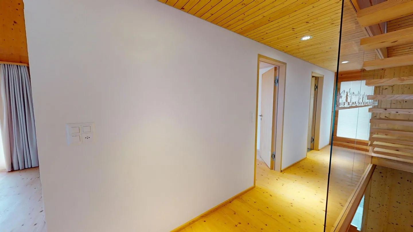 Doppeleinfamilienhaus mit schönem Garten und Seesicht - Foto 10 von 13