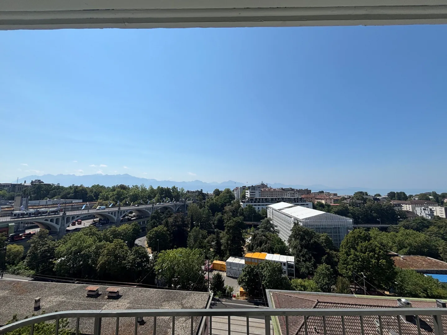 Appartamento di 3,5 locali con vista sul lago - Foto 1 di 8