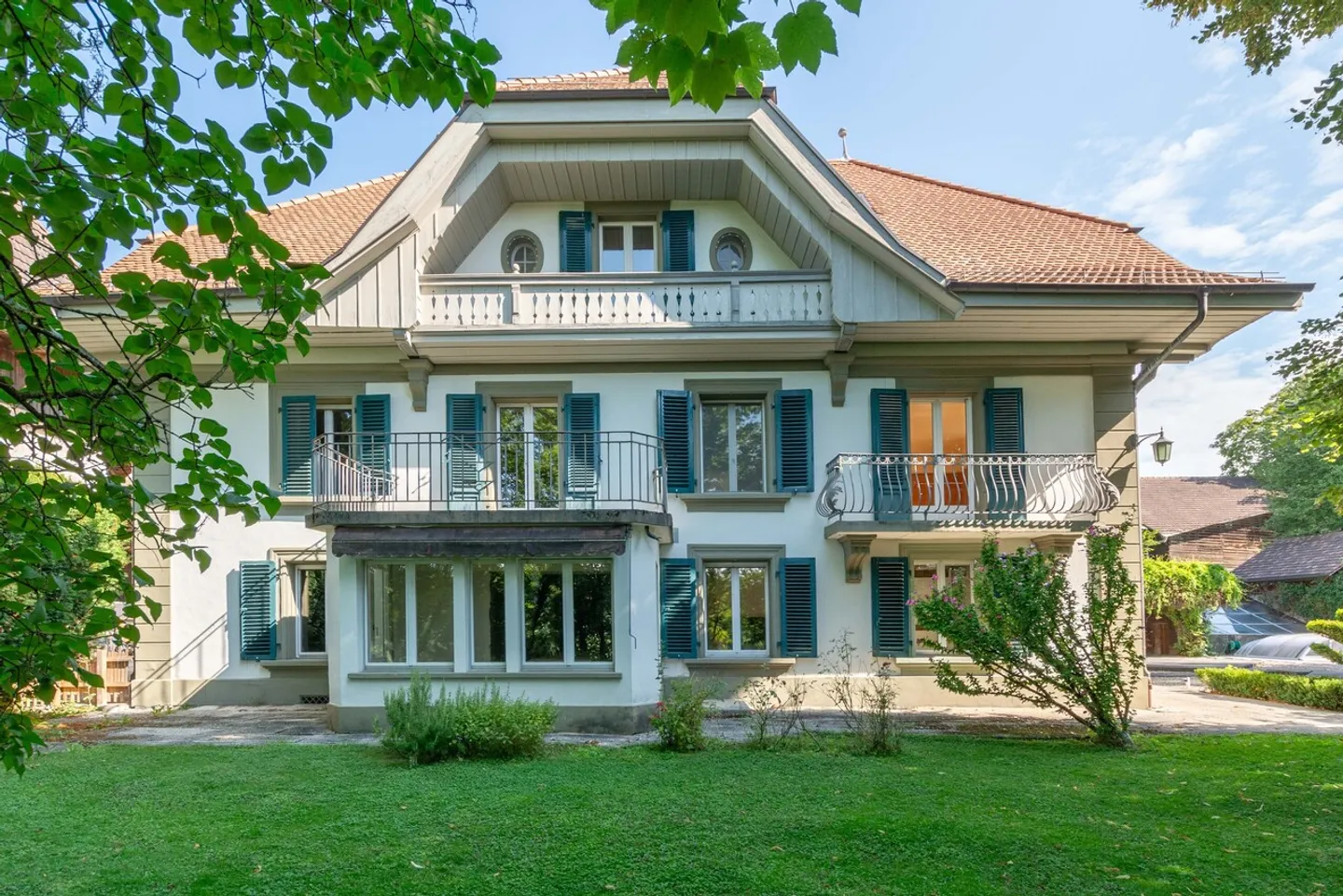 Working in the Park - Photo 2 of 7