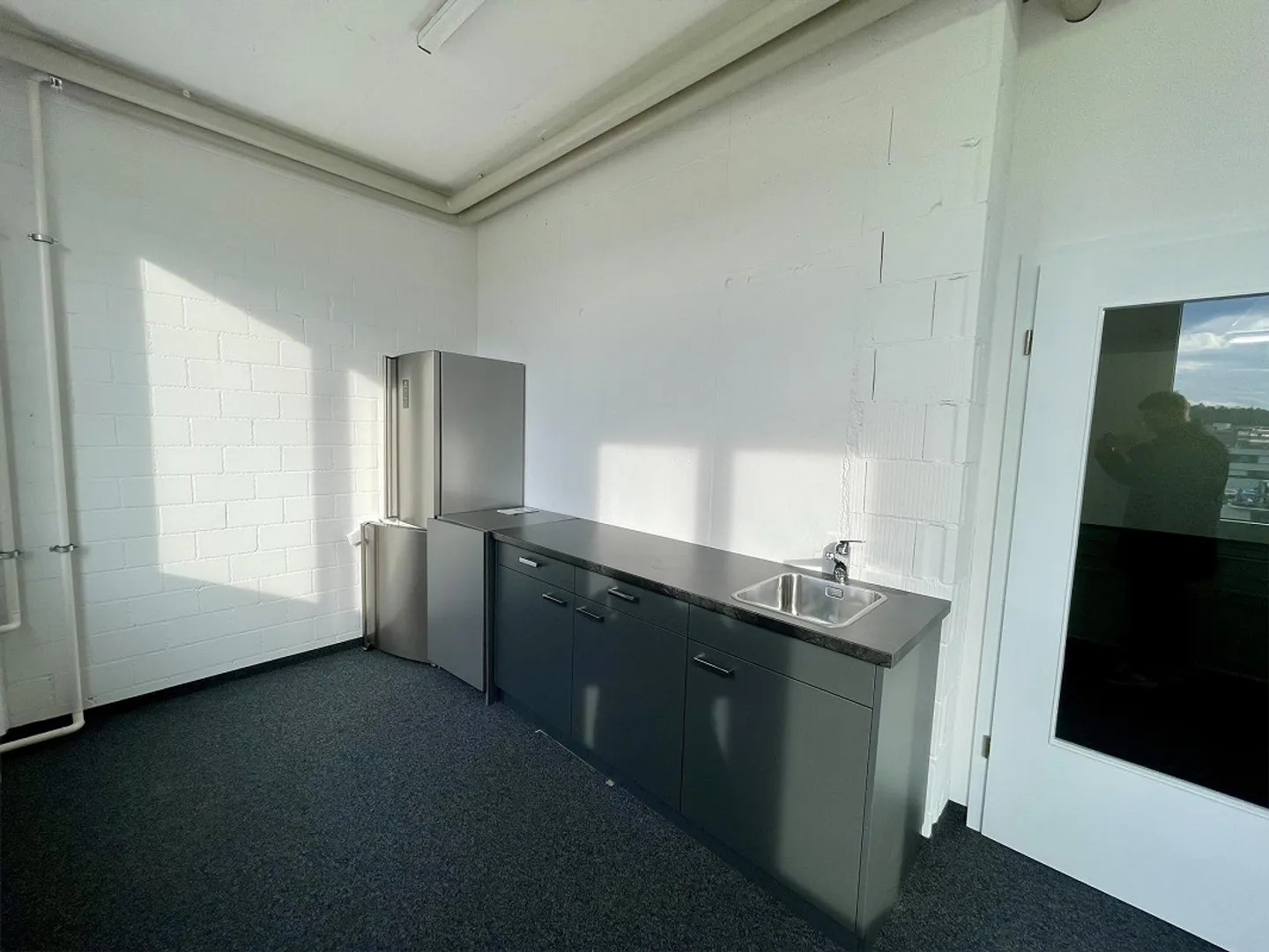 Attractive Commercial Space in Hünenberg – Modernized and Ready for Occupancy - Photo 10 of 13